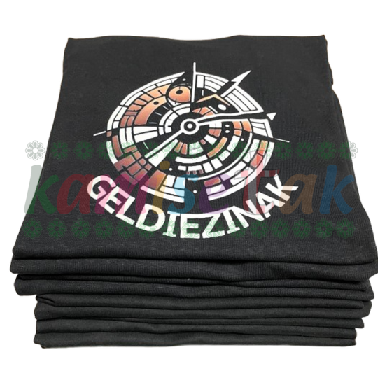 Camisetas negras de fiestas Geldiezinak