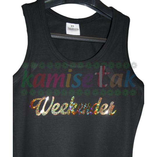 Camisetas negras de tirantes del Bar Wekender de Galerías Urkijo, en Bilbao