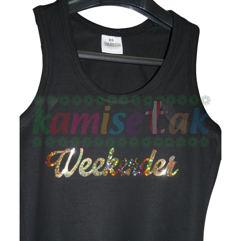 Camisetas negras de tirantes del Bar Wekender de Galerías Urkijo, en Bilbao